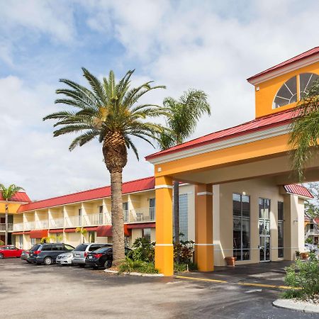 Days Inn & Suites By Wyndham Port Richey Exteriör bild