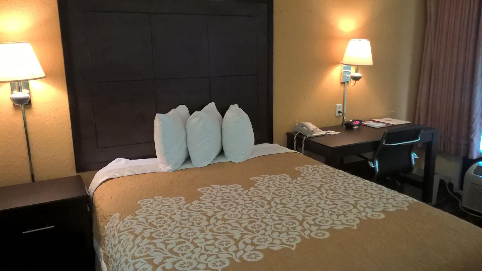 Days Inn & Suites By Wyndham Port Richey Exteriör bild