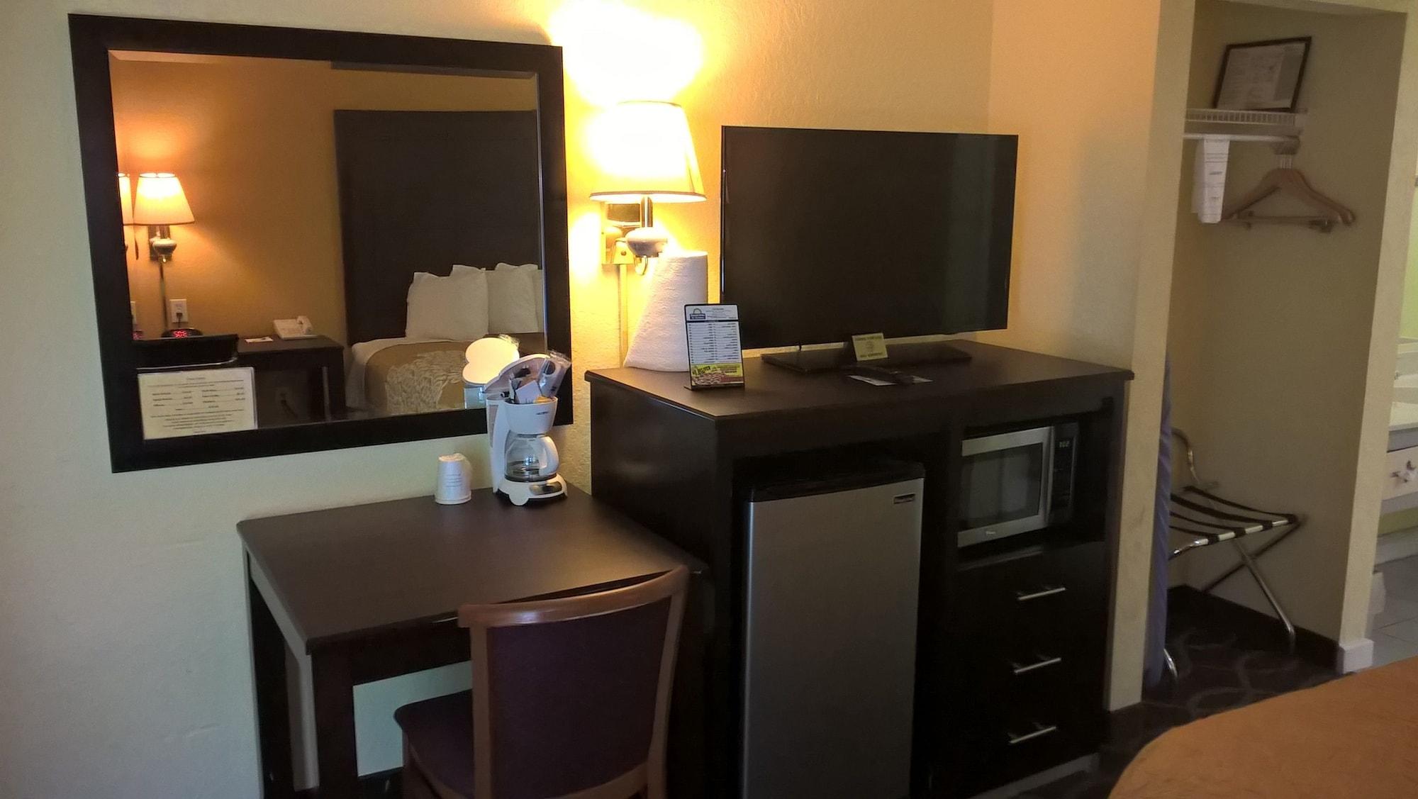 Days Inn & Suites By Wyndham Port Richey Exteriör bild