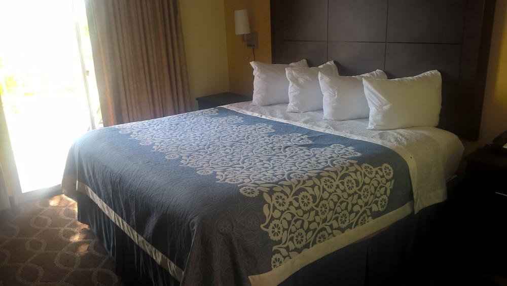 Days Inn & Suites By Wyndham Port Richey Exteriör bild