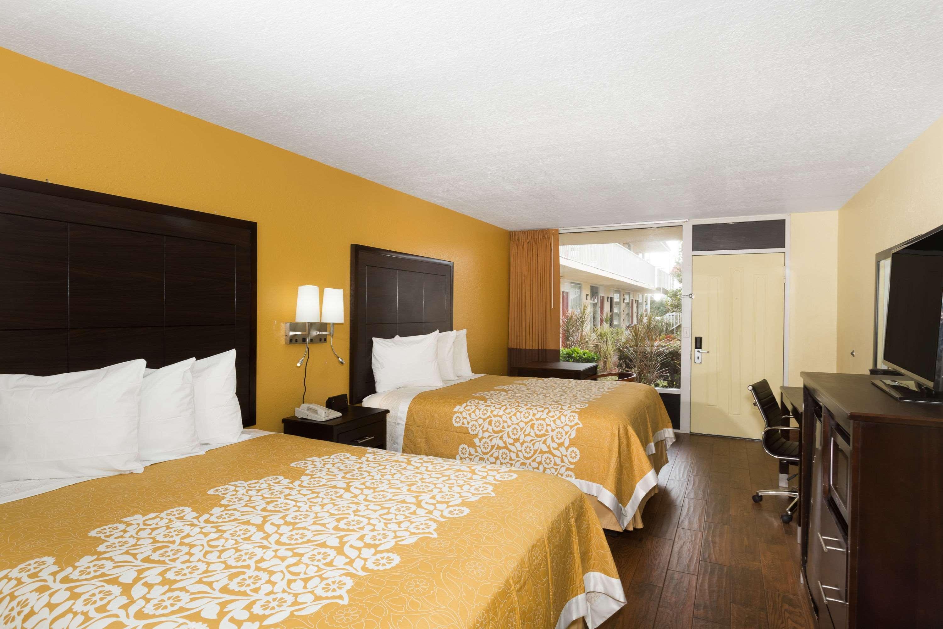 Days Inn & Suites By Wyndham Port Richey Exteriör bild