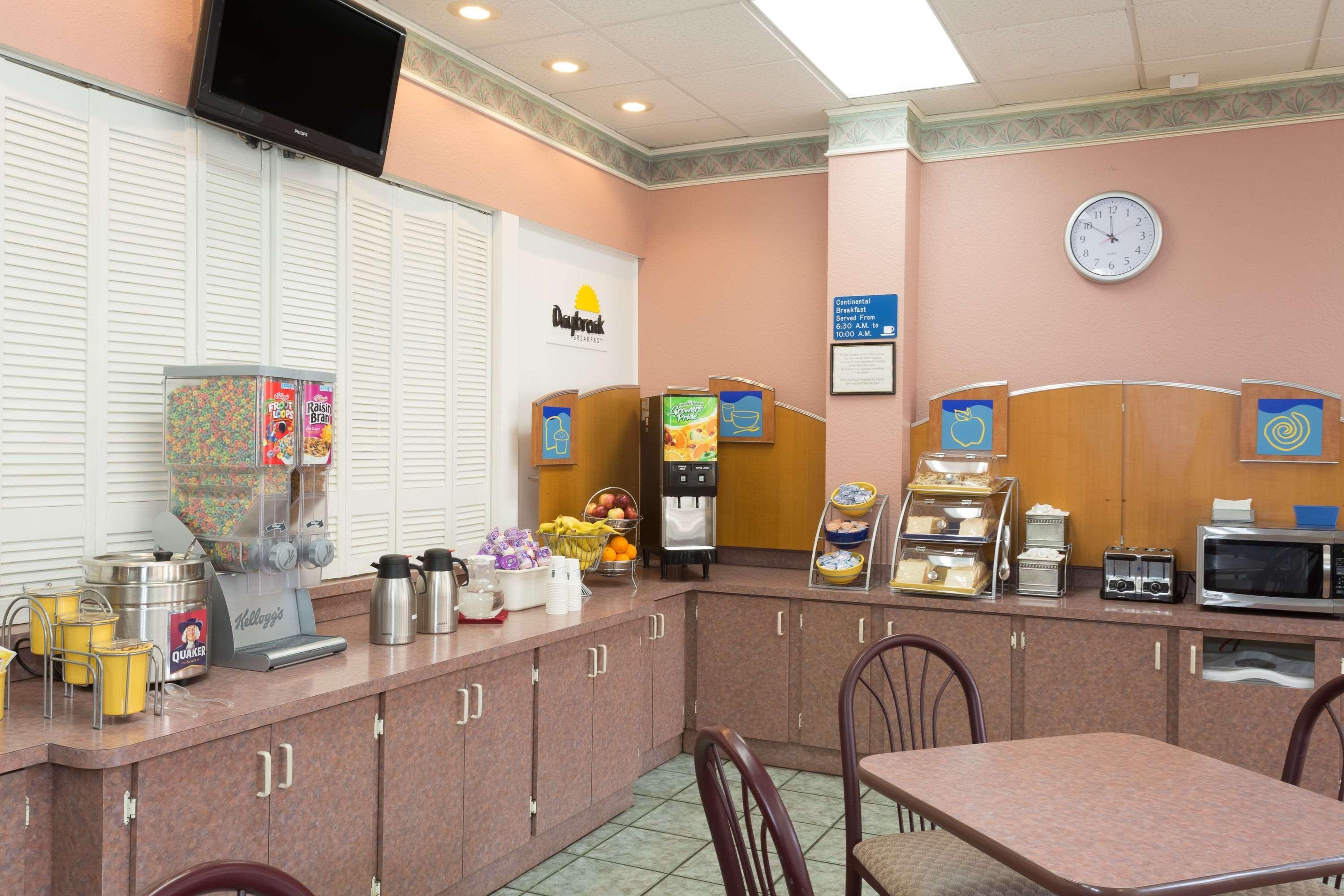 Days Inn & Suites By Wyndham Port Richey Exteriör bild