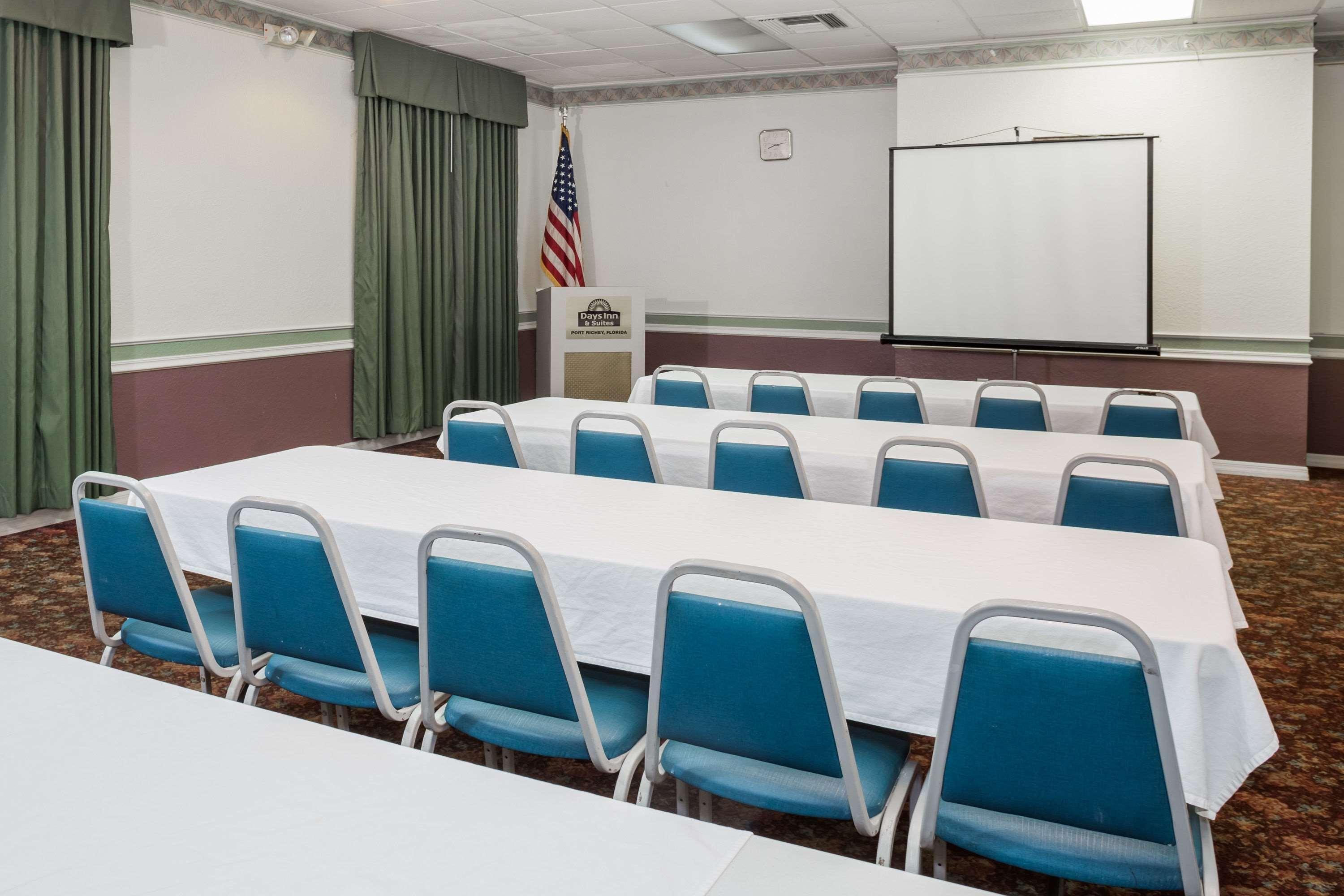 Days Inn & Suites By Wyndham Port Richey Exteriör bild