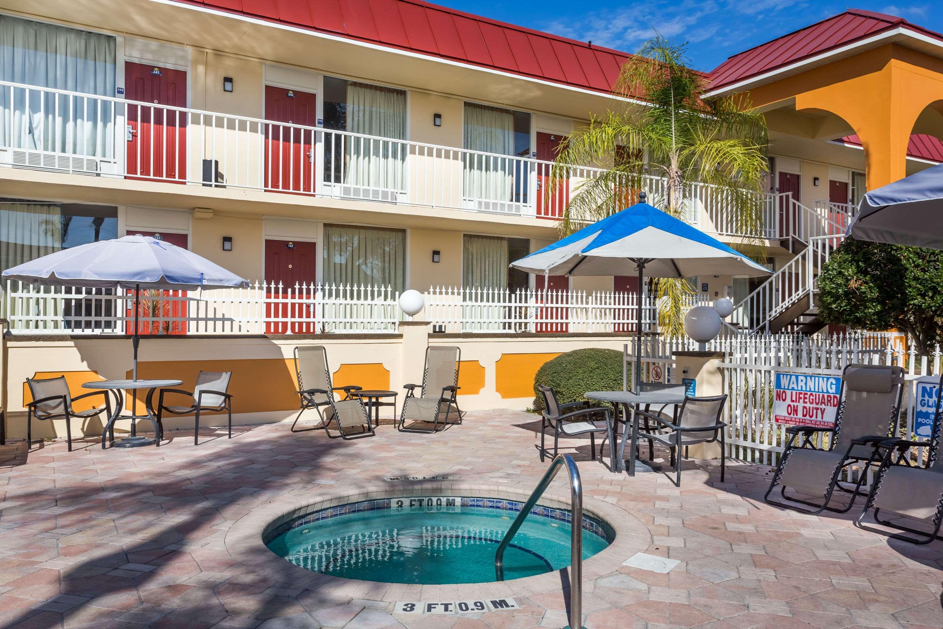 Days Inn & Suites By Wyndham Port Richey Exteriör bild