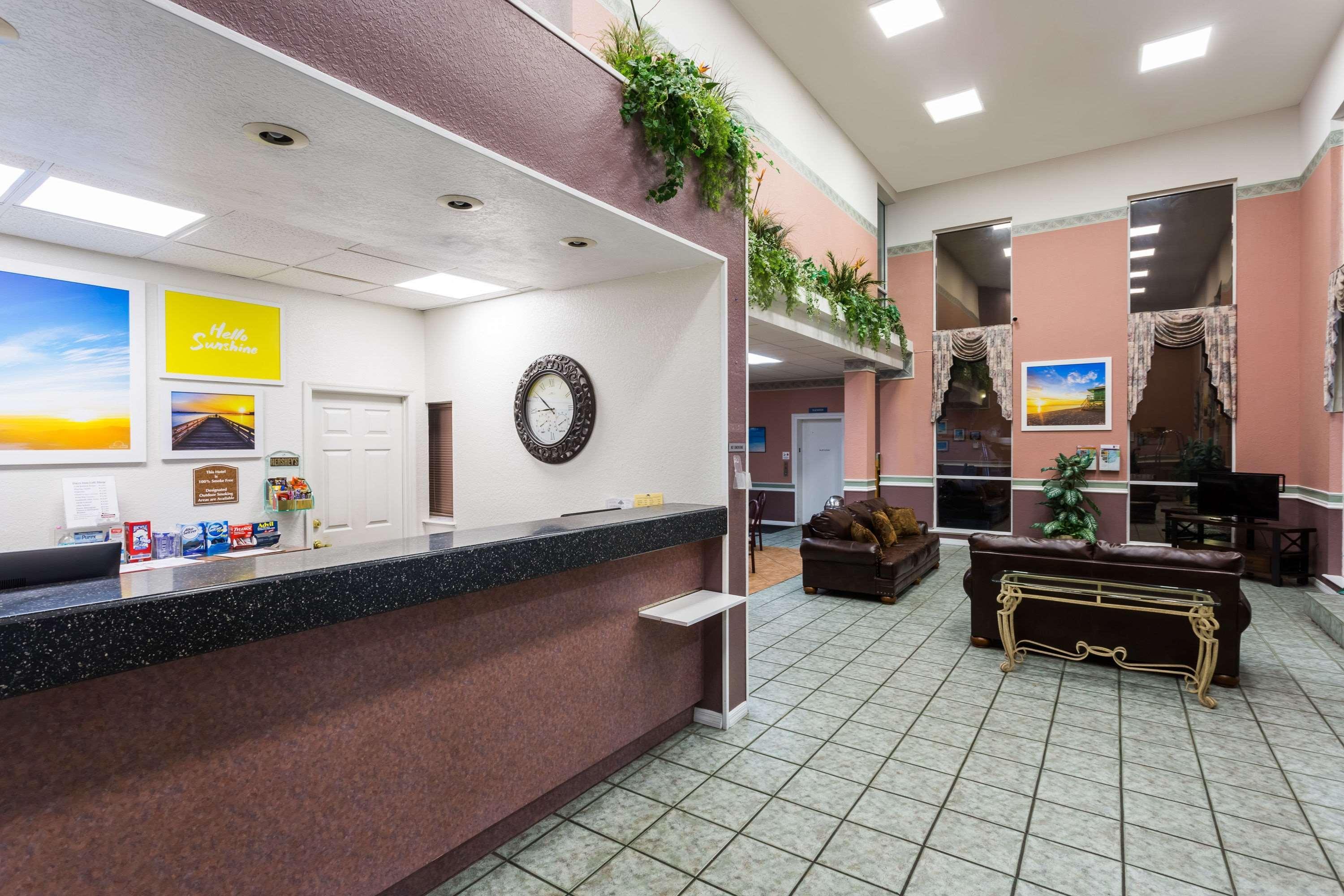 Days Inn & Suites By Wyndham Port Richey Exteriör bild