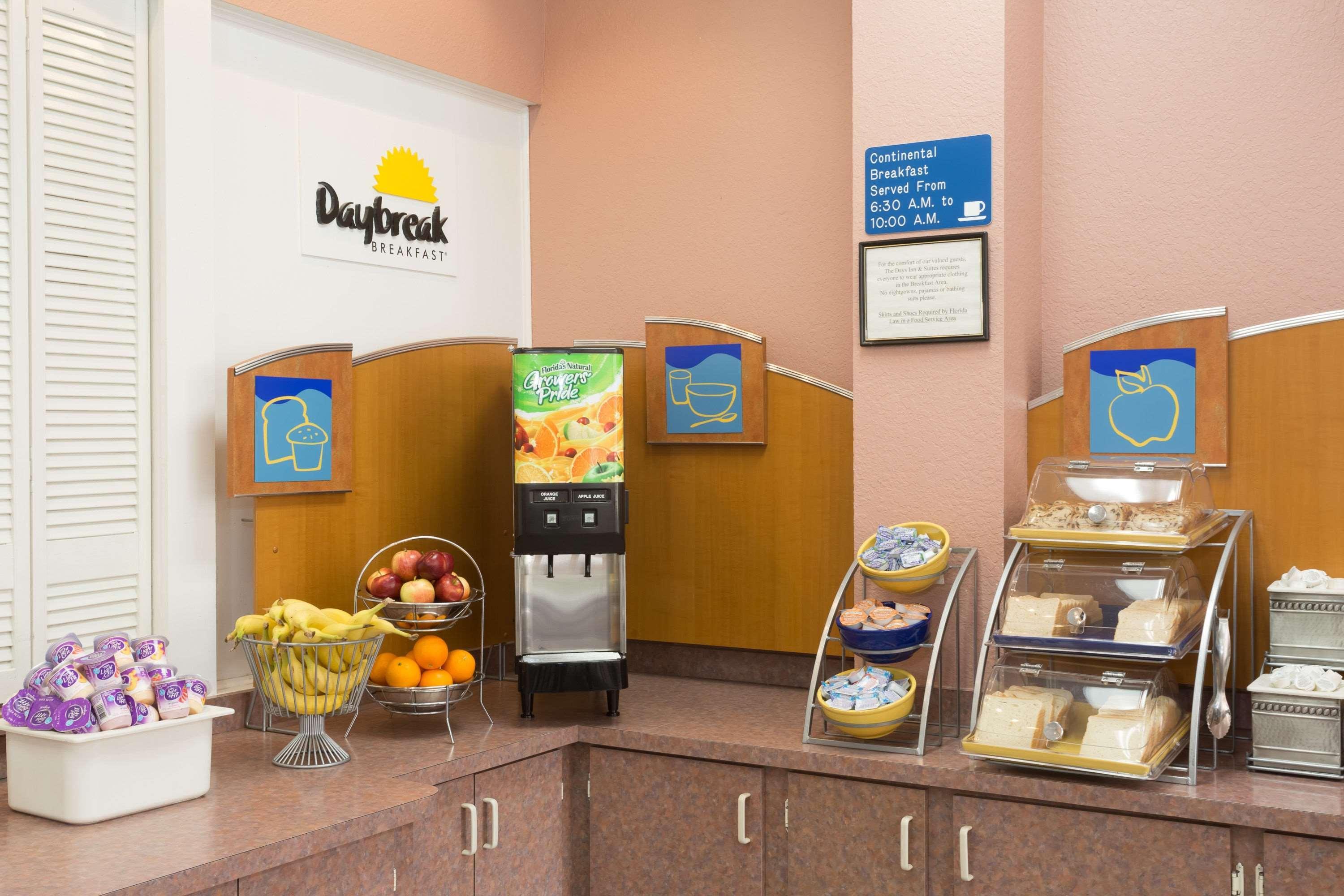 Days Inn & Suites By Wyndham Port Richey Exteriör bild