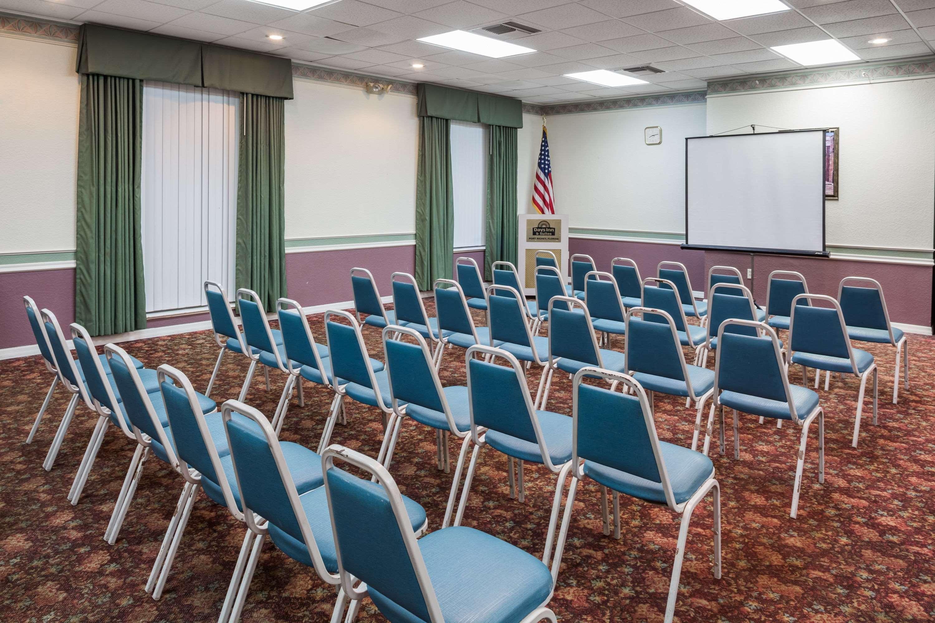 Days Inn & Suites By Wyndham Port Richey Exteriör bild