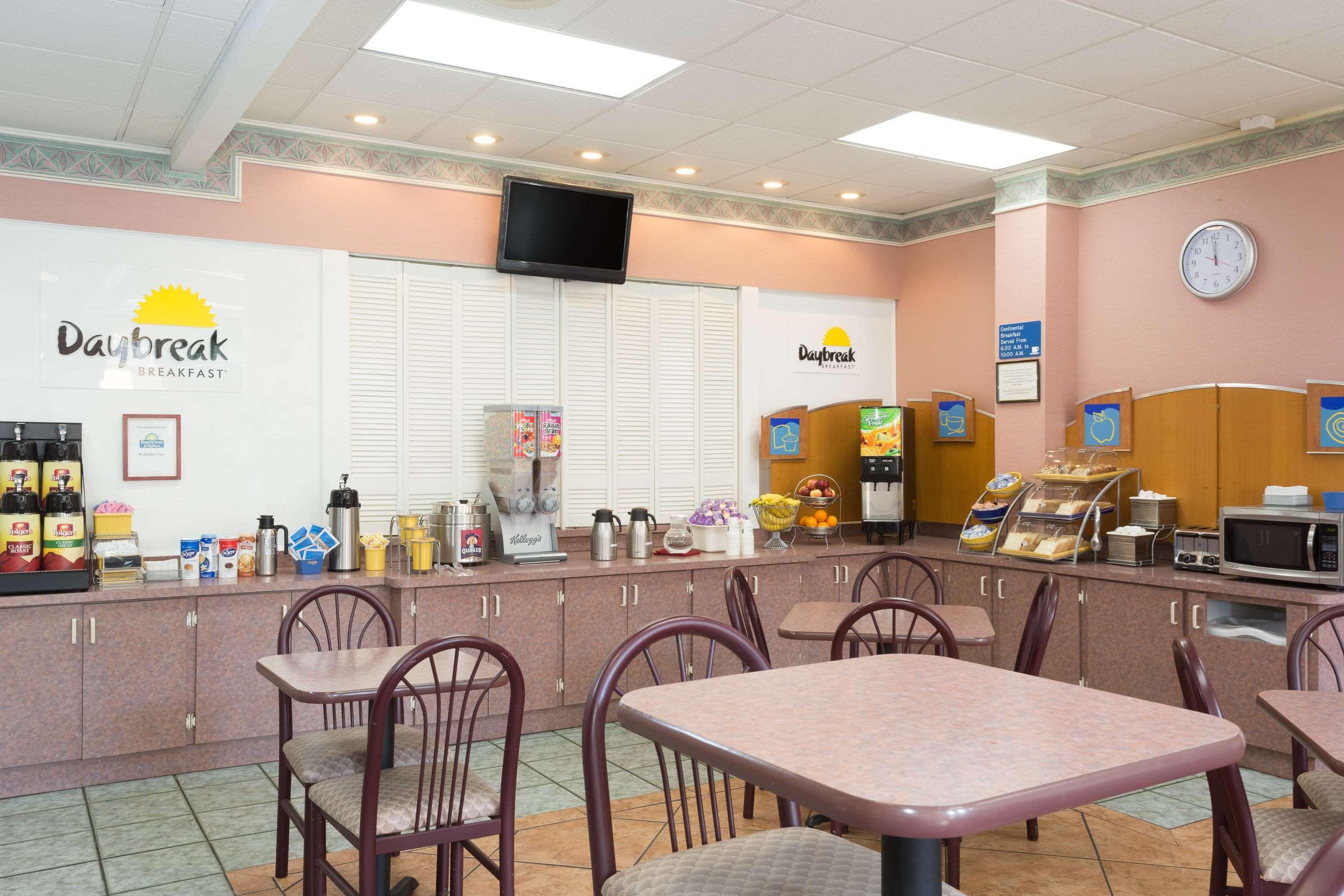 Days Inn & Suites By Wyndham Port Richey Exteriör bild
