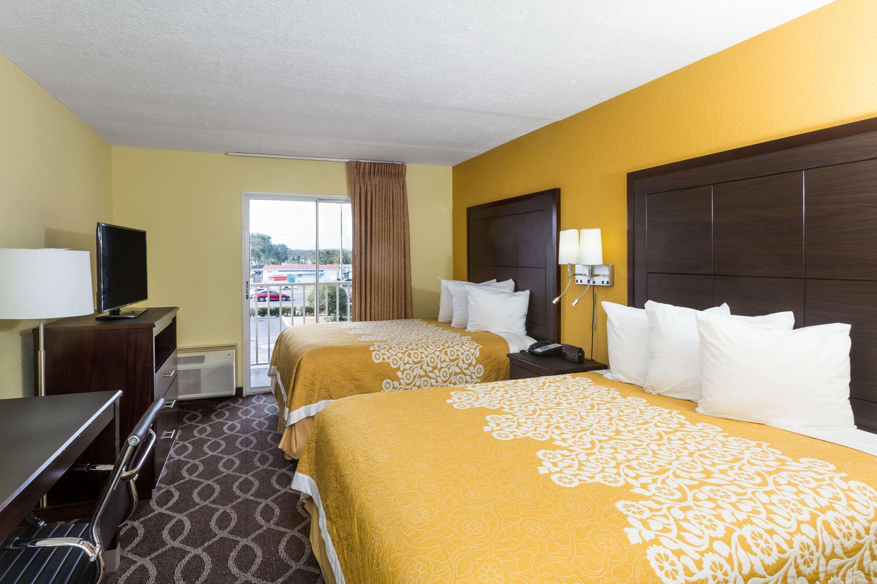 Days Inn & Suites By Wyndham Port Richey Exteriör bild