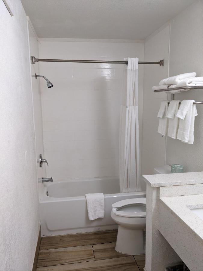 Days Inn & Suites By Wyndham Port Richey Exteriör bild