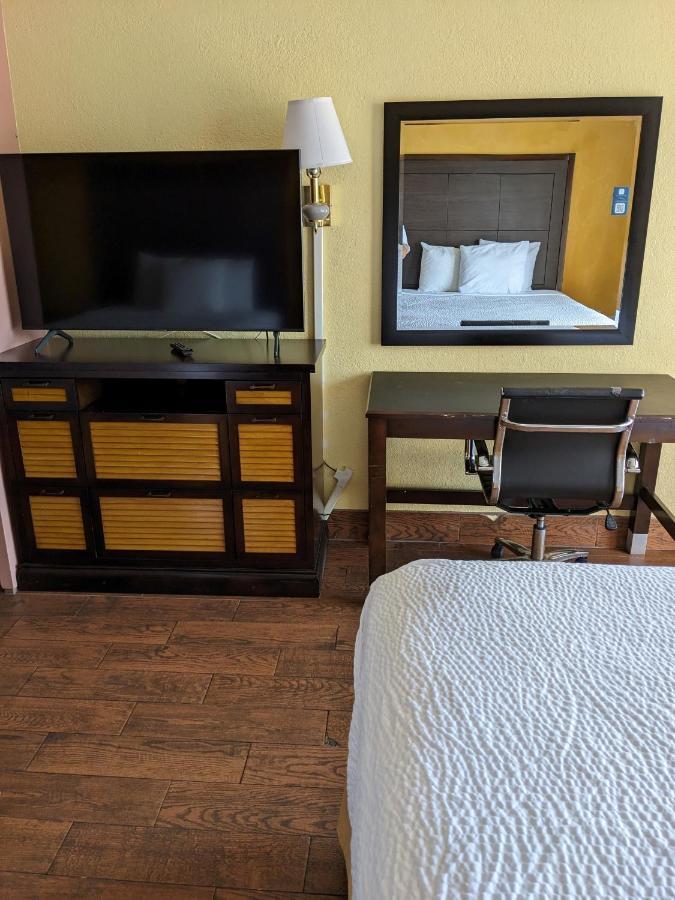 Days Inn & Suites By Wyndham Port Richey Exteriör bild