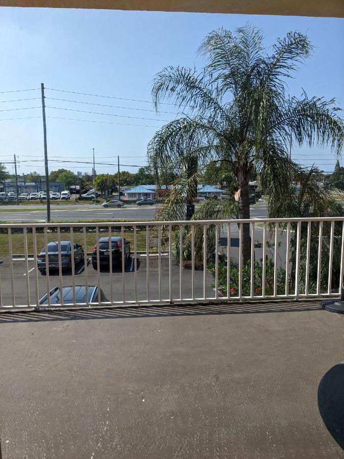Days Inn & Suites By Wyndham Port Richey Exteriör bild