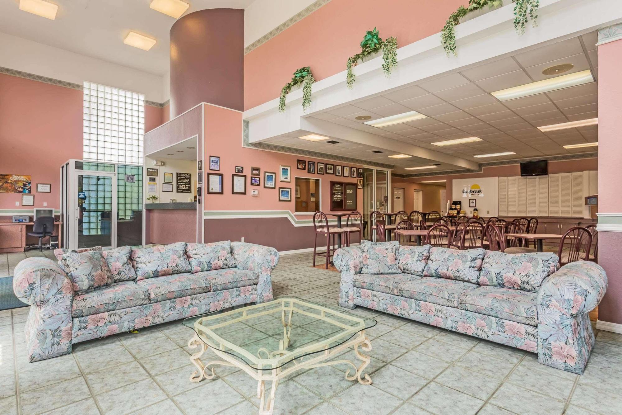 Days Inn & Suites By Wyndham Port Richey Exteriör bild