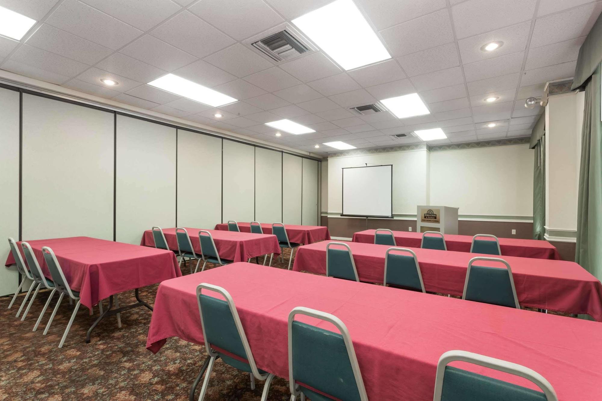 Days Inn & Suites By Wyndham Port Richey Exteriör bild