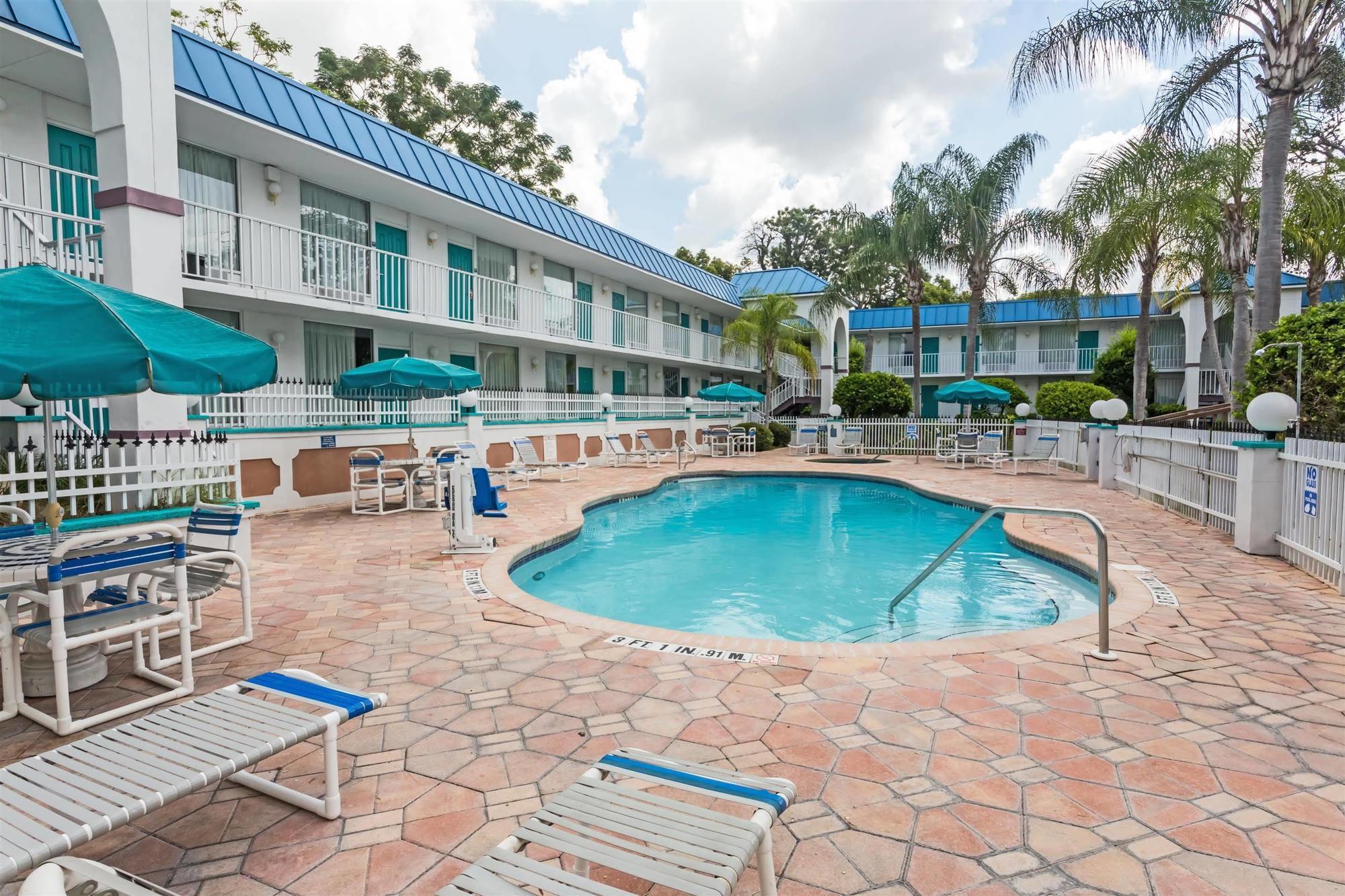 Days Inn & Suites By Wyndham Port Richey Exteriör bild