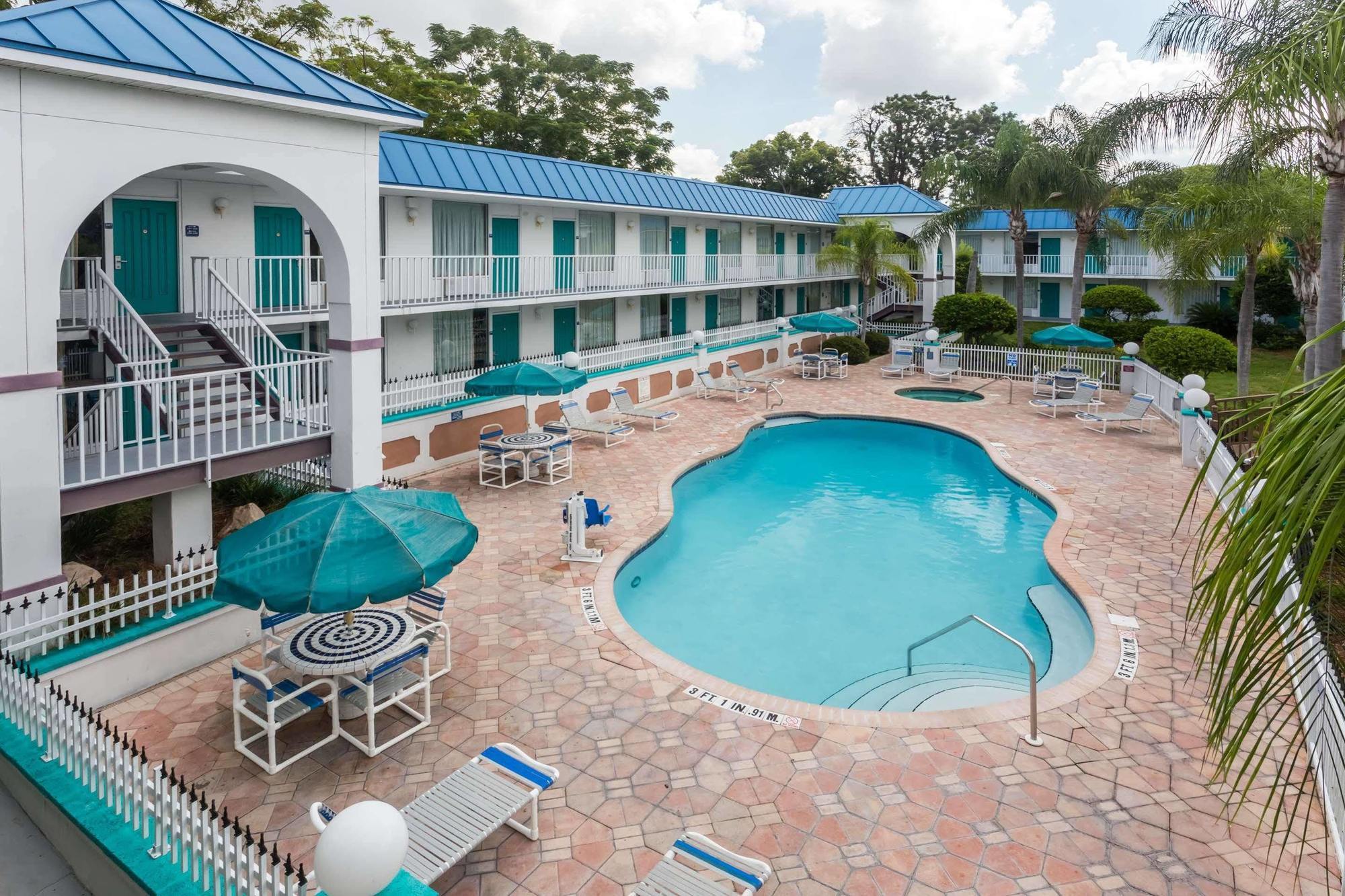 Days Inn & Suites By Wyndham Port Richey Exteriör bild
