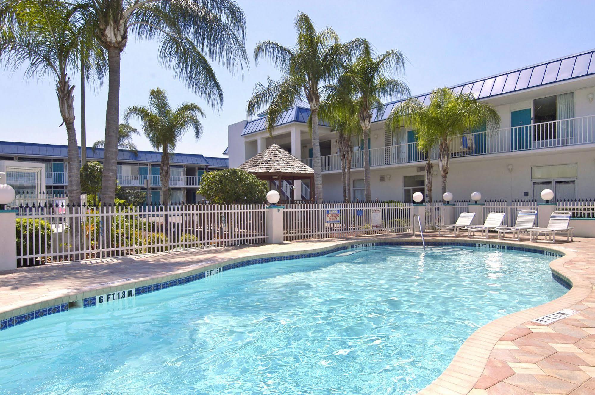 Days Inn & Suites By Wyndham Port Richey Exteriör bild
